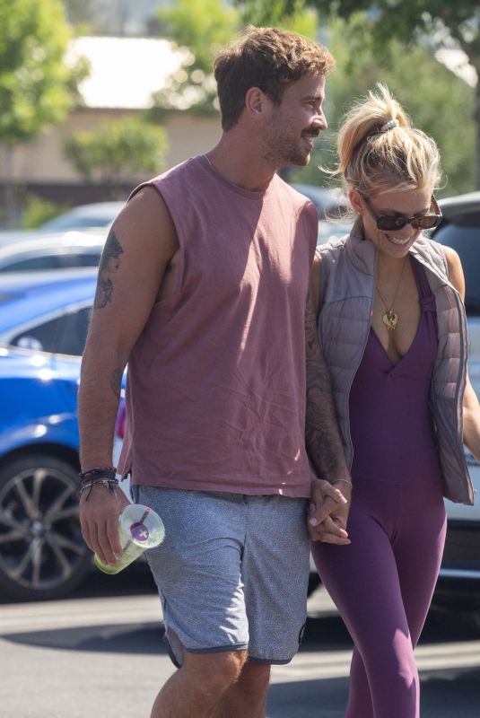 ANNALYNNE MCCOR Shopping for Household Items and Furniture at a Supermarket in Los Angeles 07/25/2024