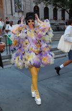 CARDI B Arrives at Marc Jacobs Fashion Show in New York 07/01/2024