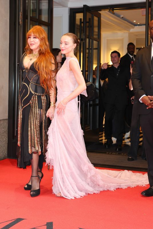 CHARLOTTE TILBURY and PHOEBE DYNEVOR Leaves Mark Hotel for 2024 Met Gala in New York 05/06/2024