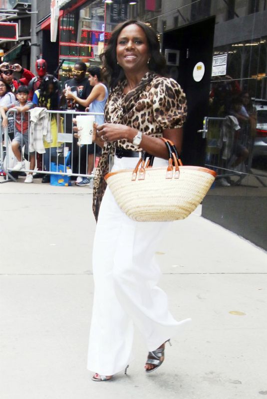 DEBORAH ROBERTS Arrives at Good Morning America in New York 07/25/2024