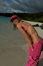 ELSA HOSK - Instagrm Photos 07/04/2024