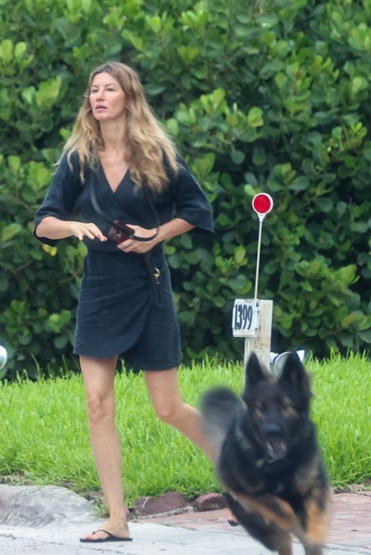 GISELE BUNDCHEN Out with Her Dog in Miami 07/12/2024