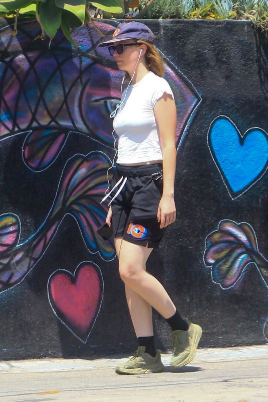 HANNAH EINBINDER Out for a Walk in Los Angeles 07/08/2024