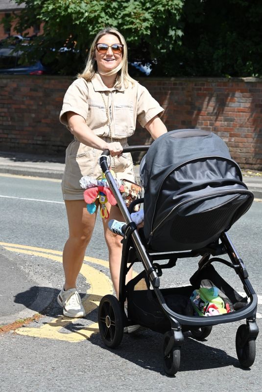 JAZMINE FRANKS Heading to Mum and Me Event in Hale 07/08/2024