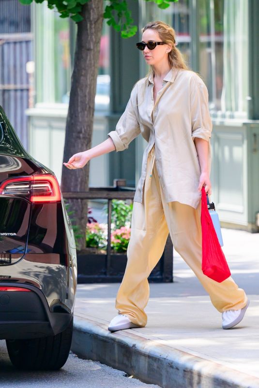 JENNIFER LAWRENCE Out and About in New York 07/09/2024