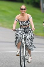 JENNIFER LOPEZ Enjoying a Bike Ride with Friends in The Hamptons 07/23/2024
