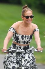 JENNIFER LOPEZ Enjoying a Bike Ride with Friends in The Hamptons 07/23/2024