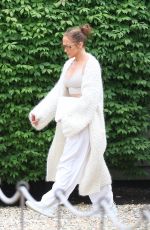 JENNIFER LOPEZ Leaves Equinox Gym in The Hamptons 07/22/2024