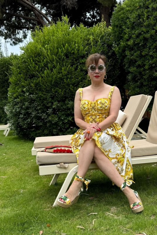 JENNIFER TILLY - Instagram Photos 07/06/2024