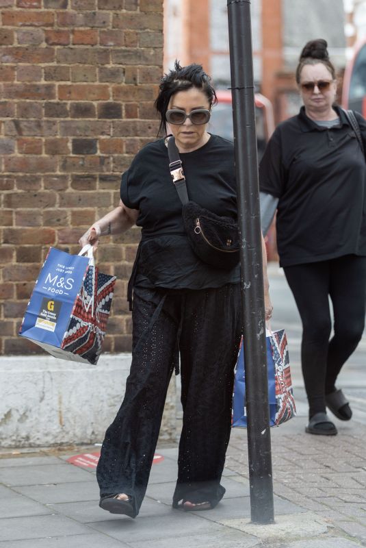 JESSIE WALLACE Out Shopping in London 07/21/2024