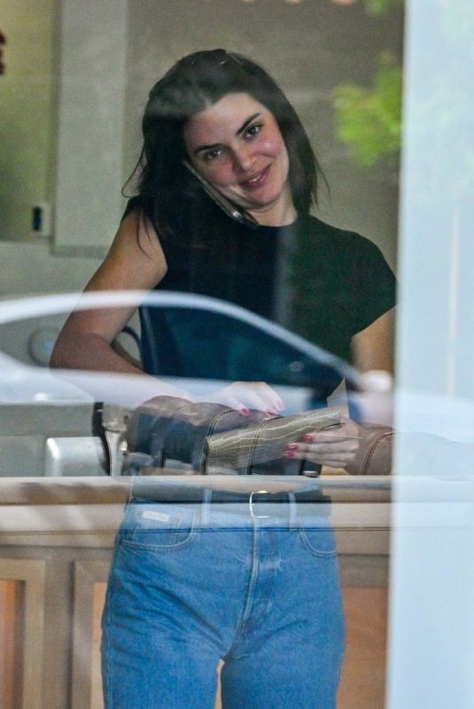KENDALL JENNER Shopping at Her Friend
