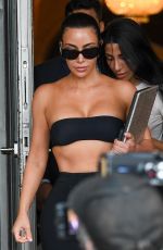 KIM and KHLOE KARDASHIAN Get Ready to Leave India 07/14/2024