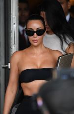 KIM and KHLOE KARDASHIAN Get Ready to Leave India 07/14/2024