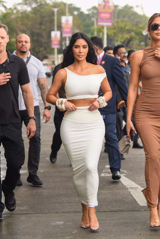 KIM and KHLOE KARDASHIAN Out and About in Mumbai 07/12/2024