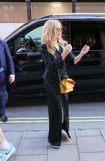 KYLIE MINOGUE Arrives at Her Hotel in London 07/11/2024