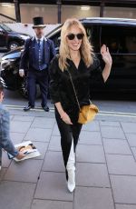 KYLIE MINOGUE Arrives at Her Hotel in London 07/11/2024