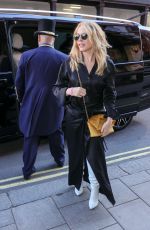 KYLIE MINOGUE Arrives at Her Hotel in London 07/11/2024