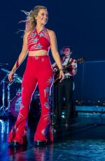 LAINEY WLSON Performs at Macy