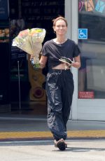 LAUREN PARSEKIAN Shops for Flowers Near Her Home in Los Angeles 07/26/2024