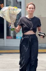 LAUREN PARSEKIAN Shops for Flowers Near Her Home in Los Angeles 07/26/2024