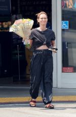 LAUREN PARSEKIAN Shops for Flowers Near Her Home in Los Angeles 07/26/2024