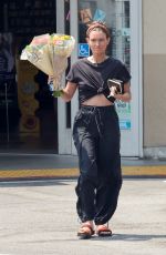 LAUREN PARSEKIAN Shops for Flowers Near Her Home in Los Angeles 07/26/2024