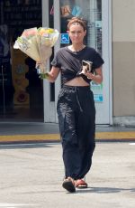 LAUREN PARSEKIAN Shops for Flowers Near Her Home in Los Angeles 07/26/2024