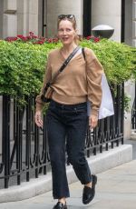 LESLIE MANN and Judd Apatow Shopping at Celine in London 07/22/2024