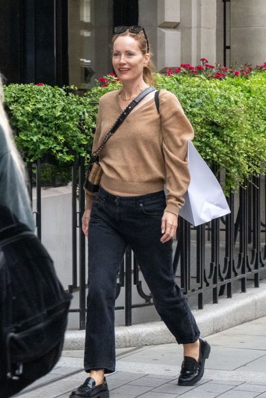 LESLIE MANN and Judd Apatow Shopping at Celine in London 07/22/2024