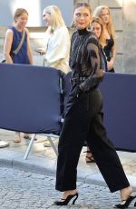 MARIA SHARAPOVA Arrivesat Fall Winter 2025 Haute Couture Fashion Week in Paris 07/24/2024