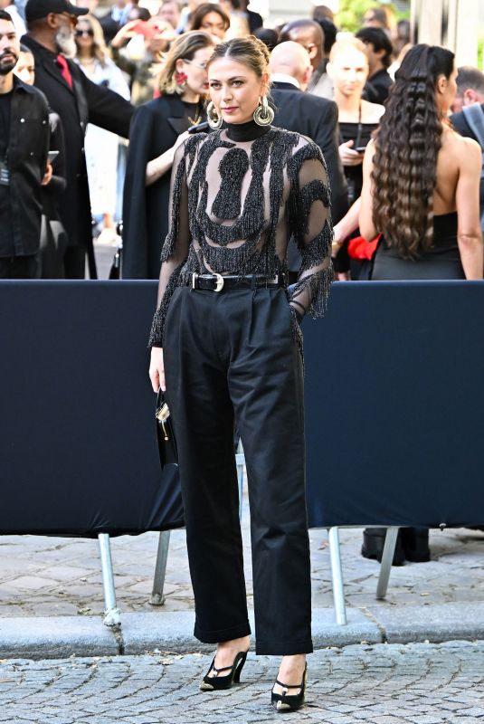 MARIA SHARAPOVA Arrivesat Fall Winter 2025 Haute Couture Fashion Week in Paris 07/24/2024