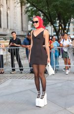OLIVIA PONTON Arrives at Marc Jacobs Fashion Show in New York 07/01/2024