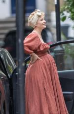 Pregnant KATE PHILLIPS Chatted to a Pal in London 07/20/2024
