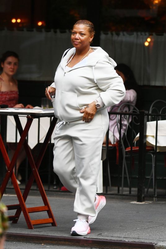 QUEEN LATIFAH at Sant Ambroeus Italian Restaurant in West Village 07/24/2024