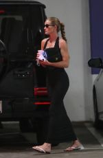 ROSIE HUNTINGTON-WHITELEY Shopping at Erewhon Market in Beverly Hills 07/09/2024