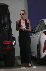 ROSIE HUNTINGTON-WHITELEY Shopping at Erewhon Market in Beverly Hills 07/09/2024