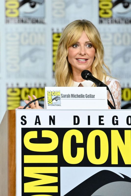 SARAH MICHELLE GELLAR at Dexter: Original Sin Panel at San Diego Comic Con 07/26/2024
