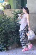 SCOUT WILLIS Trying on Clothes in Front of a Store in Los Feliz 07/08/2024