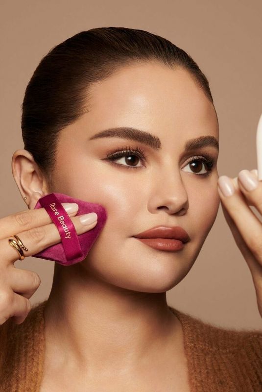 SELENA GOMEZ for Rare Beauty’s True to Myself Tinted Pressed Finishing Powder 2024