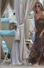 SOFIA VERGARA and Friends Enjoy Lunch at Alpemare Beach in Forte dei Marmi 07/21/2024