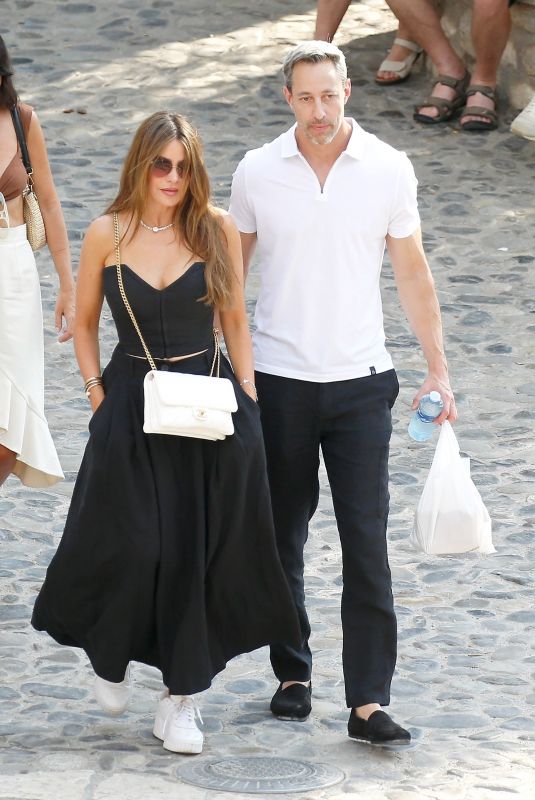 SOFIA VERGARA and Justin Saliman Enjoy a Holiday with Family and Friends in South of France 07/30/2024