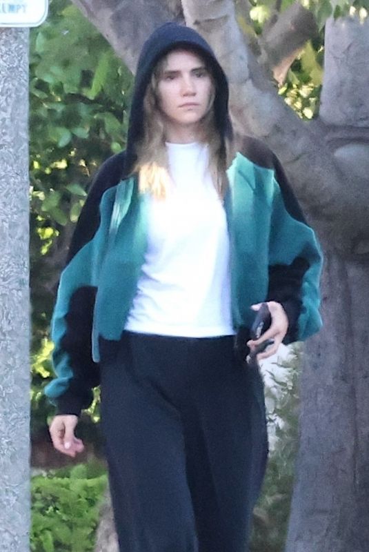SUKI WATERHOUSE Visiting a Friend in Los Angeles 07/09/2024