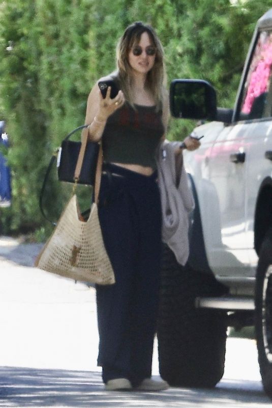 SUKI WATERHOUSE Visits a Friend’s House in Los Angeles 07/01/2024