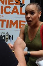 TRACI ELAINE LEE Sign Autographs for Her Fans in new York 07/26/202
