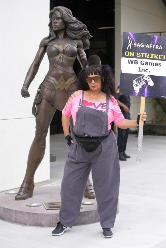 ALICE AMTER at Picket Line at SAG-AFTRA Video Game Strike at Warner Brothers Studios in Burbank 08//01/2024