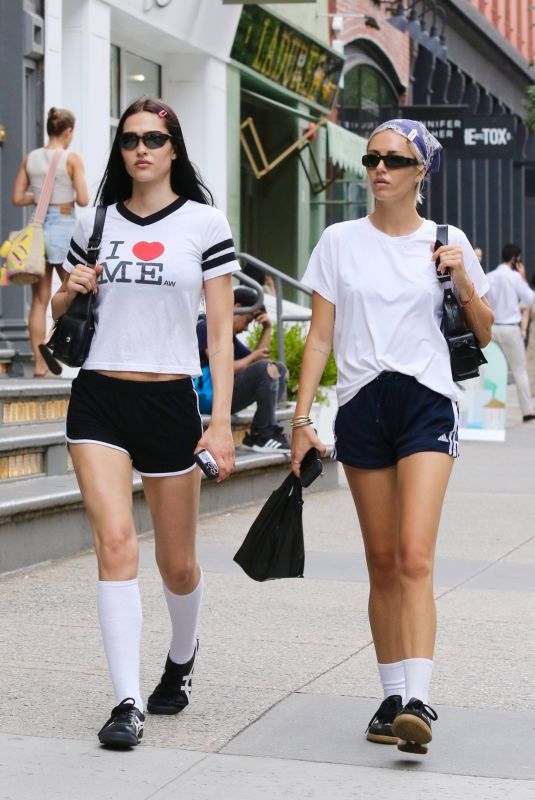 AMELIA and DELILAH HAMLIN Out and About in New York 07/31/2024