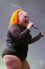 BETH DITTO Performs at London