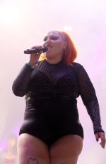 BETH DITTO Performs at London