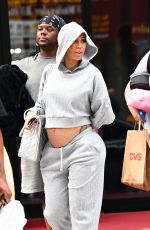 CARDI B ardi Leaves a Hotel in New York 08/01/2024