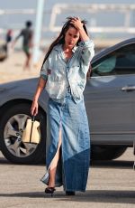 DEMI MOORE and SCOUT WILLIS Visit a Friend